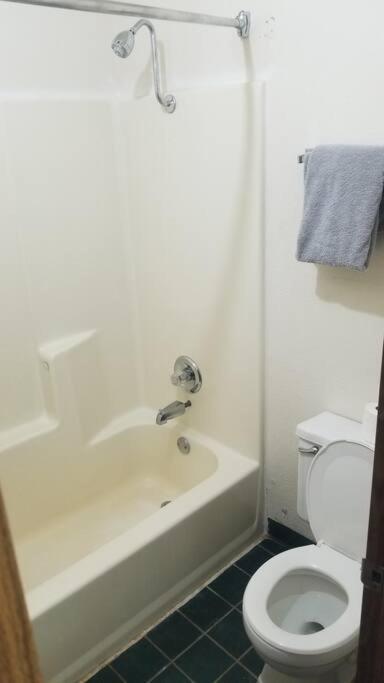 Osu 2 Queen Beds Hotel Room 117 Wi-Fi Stillwater Bagian luar foto