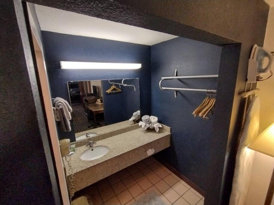 Osu 2 Queen Beds Hotel Room 117 Wi-Fi Stillwater Bagian luar foto